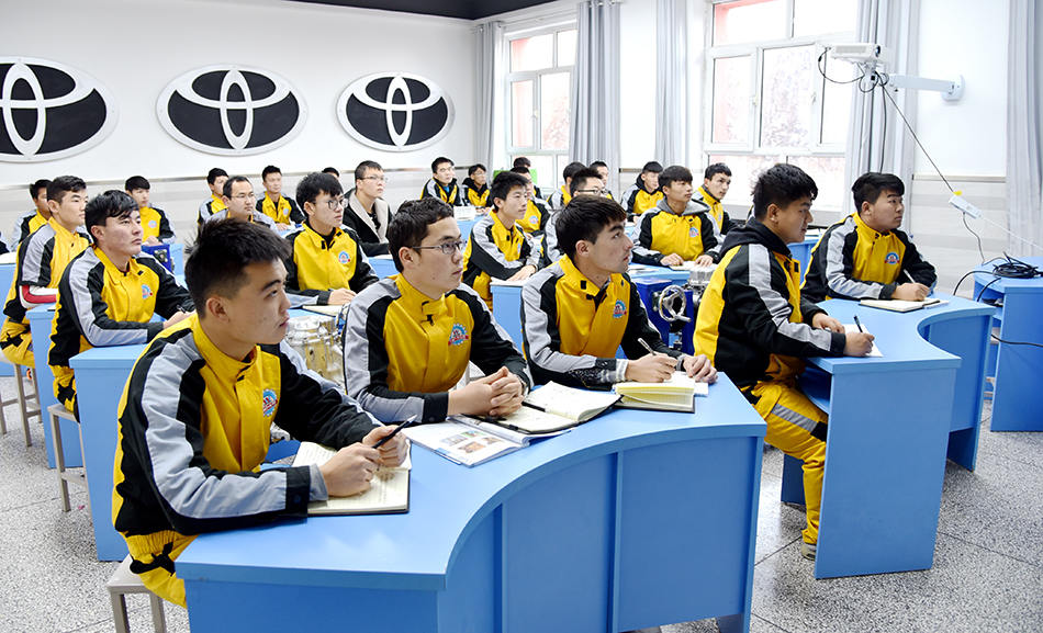 学生上课实景