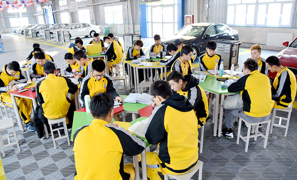 学生上课实景