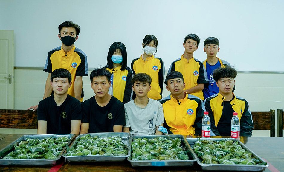 包粽子