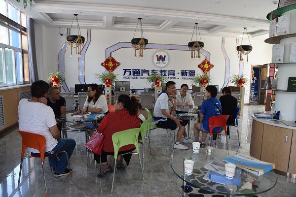 来乌鲁木齐万通体验汽车技术魅力
