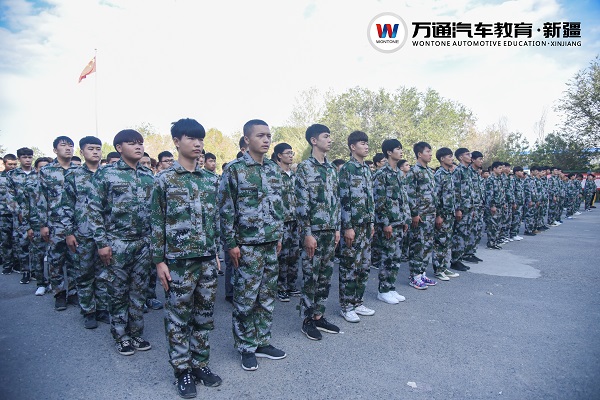 感受军旅文化 释放青春活力
