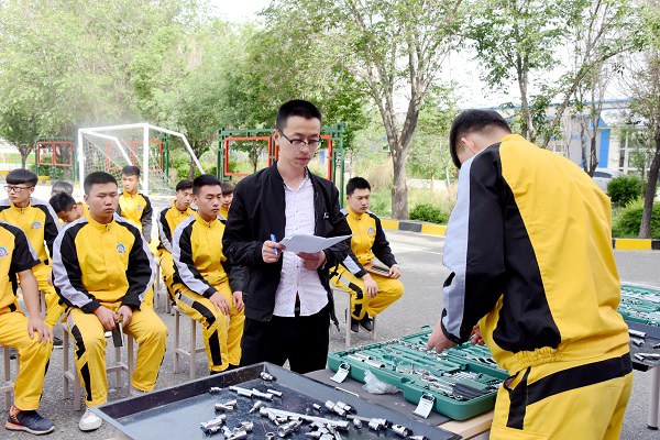 汽车学校是怎么上课的？小万告诉你