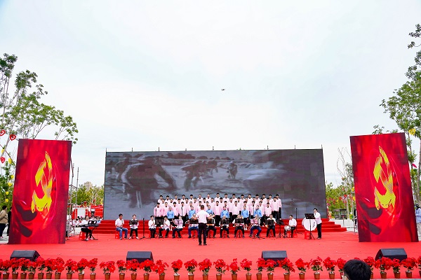 我校参加十二师群众歌咏比赛