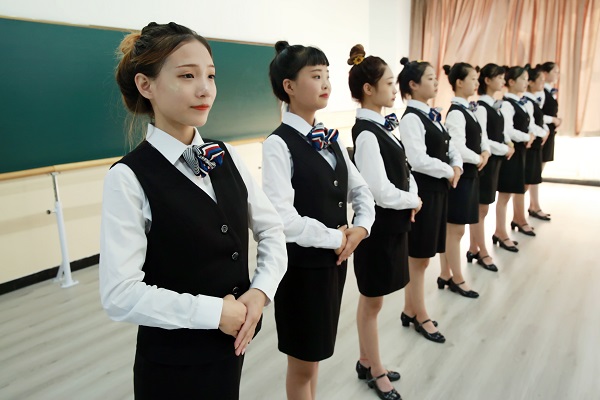 五德教育下 我们正成为德才兼备好少年