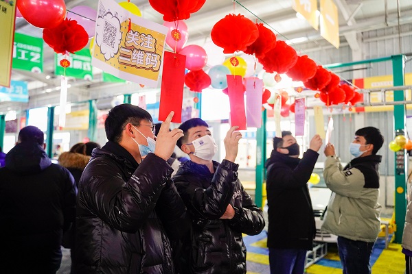 金虎迎春闹元宵 万通师生共此时