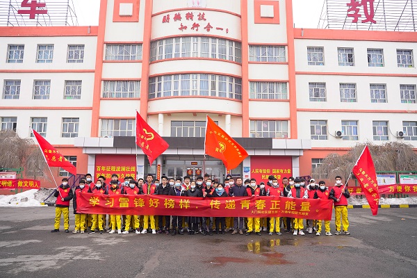 志愿者活动：学习雷锋好榜样 传递青春正能量