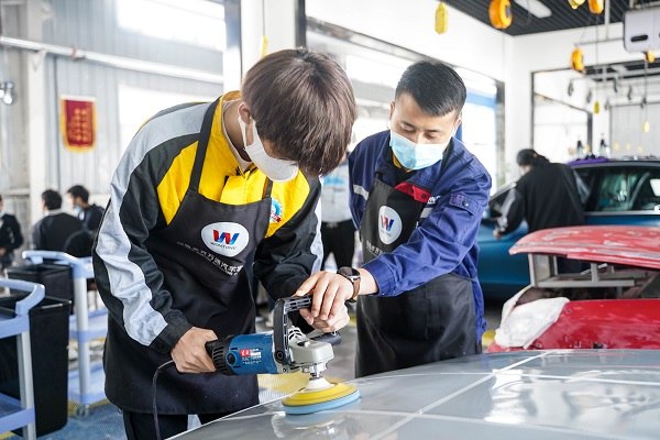 新学年即将开启 你还在选学校吗