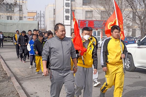 不负好春光 添绿正当时：义务植树活动进行中