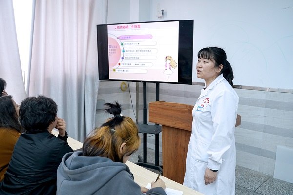 解码青春 护航成长：我校开展青春期健康知识讲座