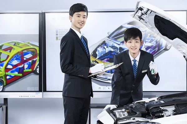 职校生 选好学校是关键