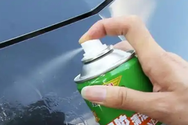 车上贴了粘纸后粘胶怎么去除