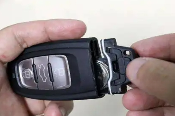 车钥匙泡水了怎么解救