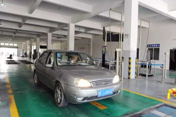 私家车15年后怎样审车