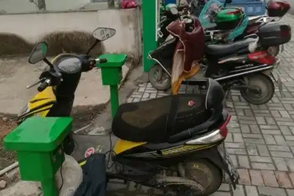 电动车充电器被雨淋了自然晾干可以用吗