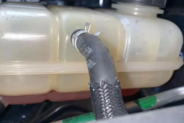 防冻液颜色不一样可以混用吗