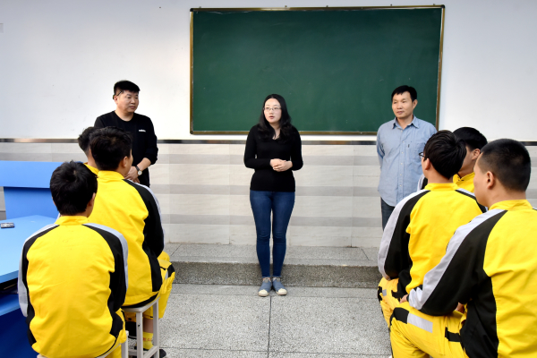 驰加（上海）总部人力资源总监来我校看望定向班学生