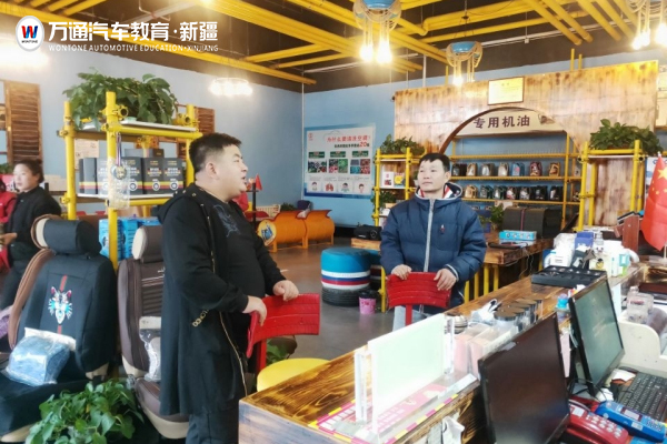万通校长南疆行 深化校企合作关系