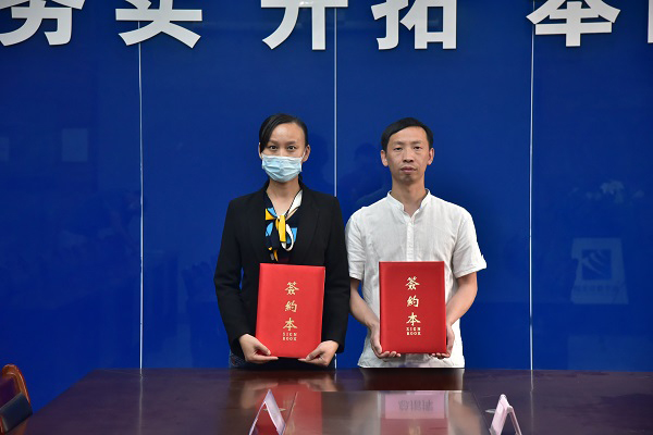 「校企合作」参观校园 共商未来