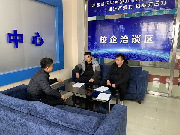 同学们快返校 企业来万通招聘啦