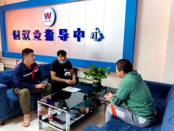 企业进校园：又一家企业来校招揽人才 万通学子愈加抢手