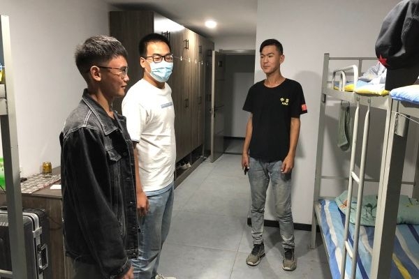 千里之外有份惦念：乌鲁木齐万通走访慰问阿勒泰地区实习生