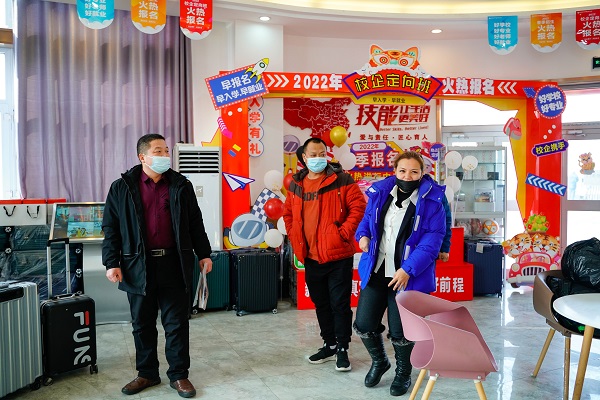 企业代表来访乌鲁木齐万通 携手合作共谋发展