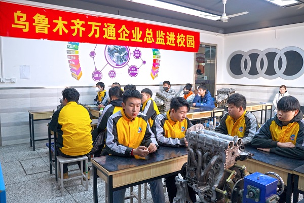 大咖进校园：终生学习是走向成功的阶梯