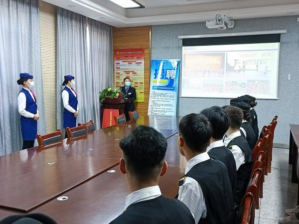 赢在起跑线 “职”通新未来：校园招聘会来喽