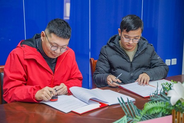 签约进行时：乌鲁木齐万通校企联动再添“新势力”